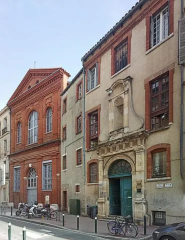 Image qui illustre: Eglise de l'ancien couvent des religieux de Saint-Antoine-du-Salin