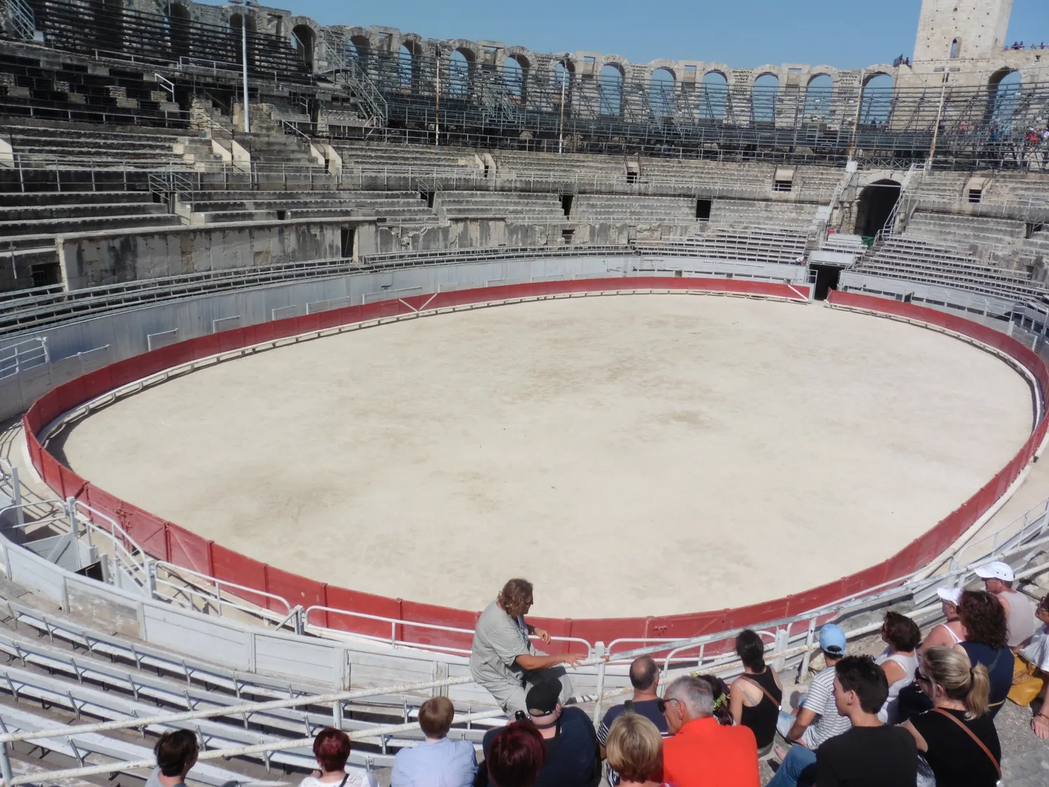 Image qui illustre: Visite flash de l'amphithéâtre à Arles - 0