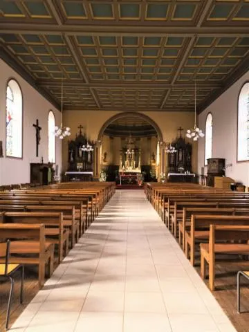 Image qui illustre: Découvrez une église avec une belle vue sur la Moselle