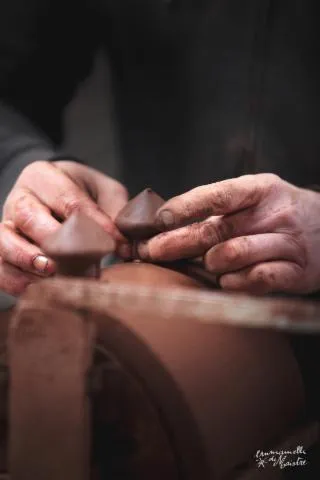 Image qui illustre: Visite libre de la fabrique artisanale de céramique