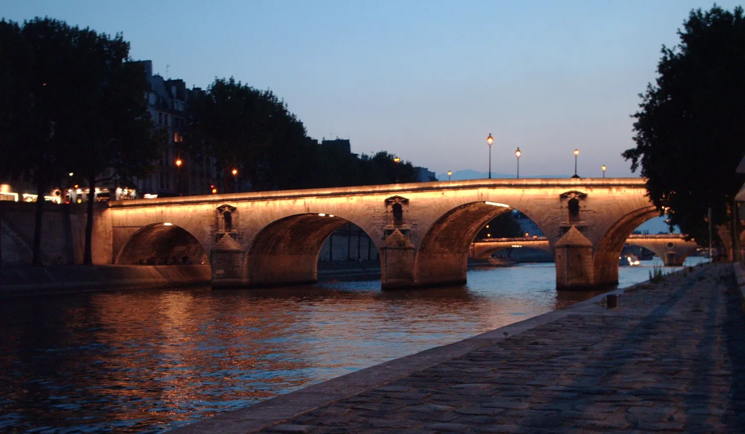 Image qui illustre: Pont Marie à Paris - 0