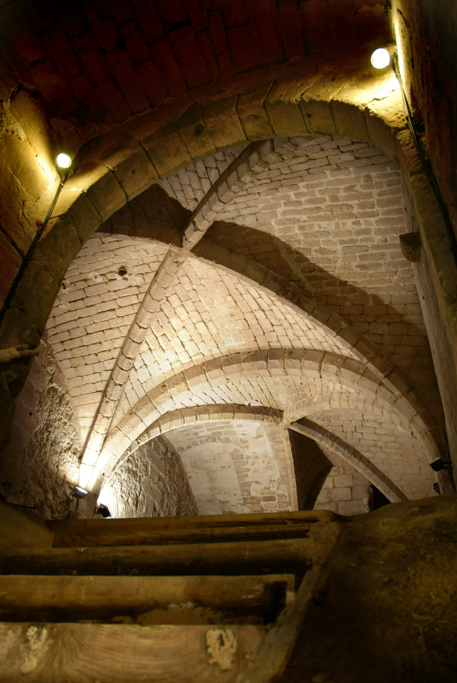 Image qui illustre: Visite libre de la Cave des Moineaux à Pontoise - 0