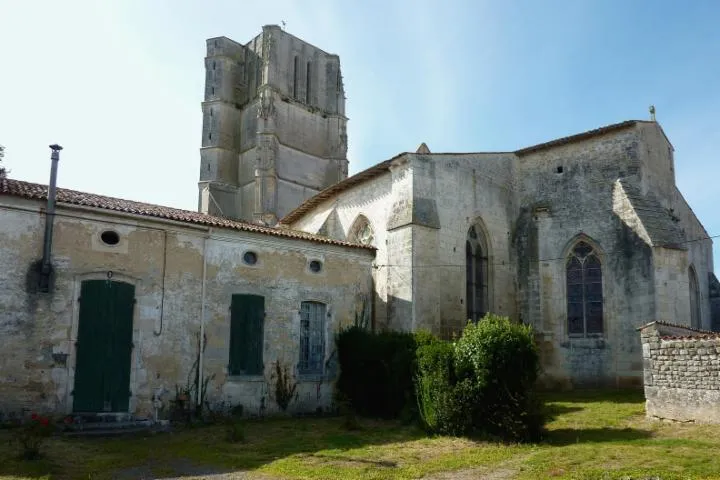 Image qui illustre: Église Saint-Jean Baptiste de Saint-Jean d'Angle