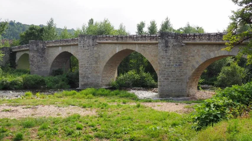 Image qui illustre: Pont De Colagne
