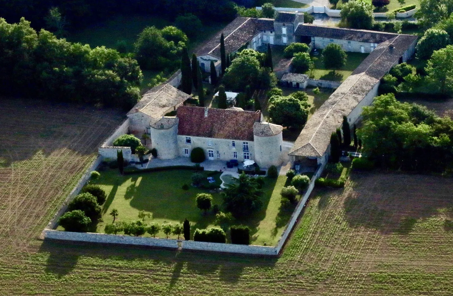 Image qui illustre: Visite guidée et commentée du château de Lugérat à Montignac-Charente - 0