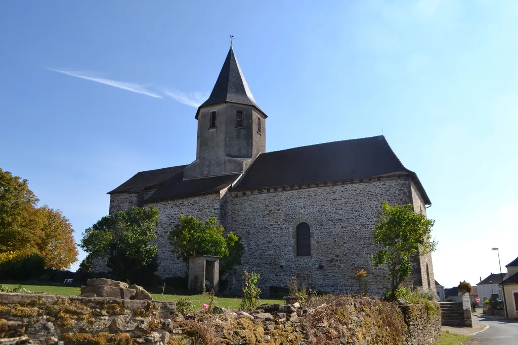 Image qui illustre: Boucle Du Piémont St Priestois à Saint-Priest-les-Fougères - 1