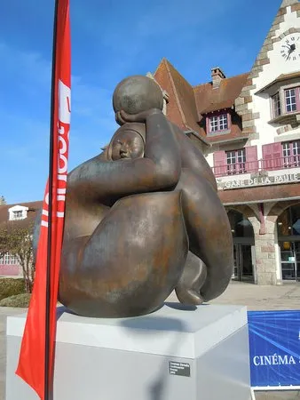 Image qui illustre: La sculpture Continuacion à La Baule-Escoublac - 2