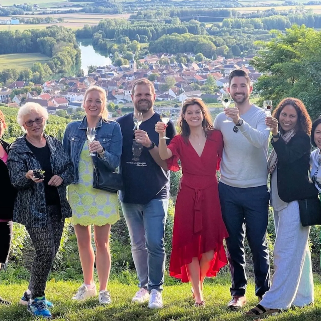 Image qui illustre: Reims : Dégustation de champagne et visite de caves Excursion d'une journée au départ de Paris à Paris - 1