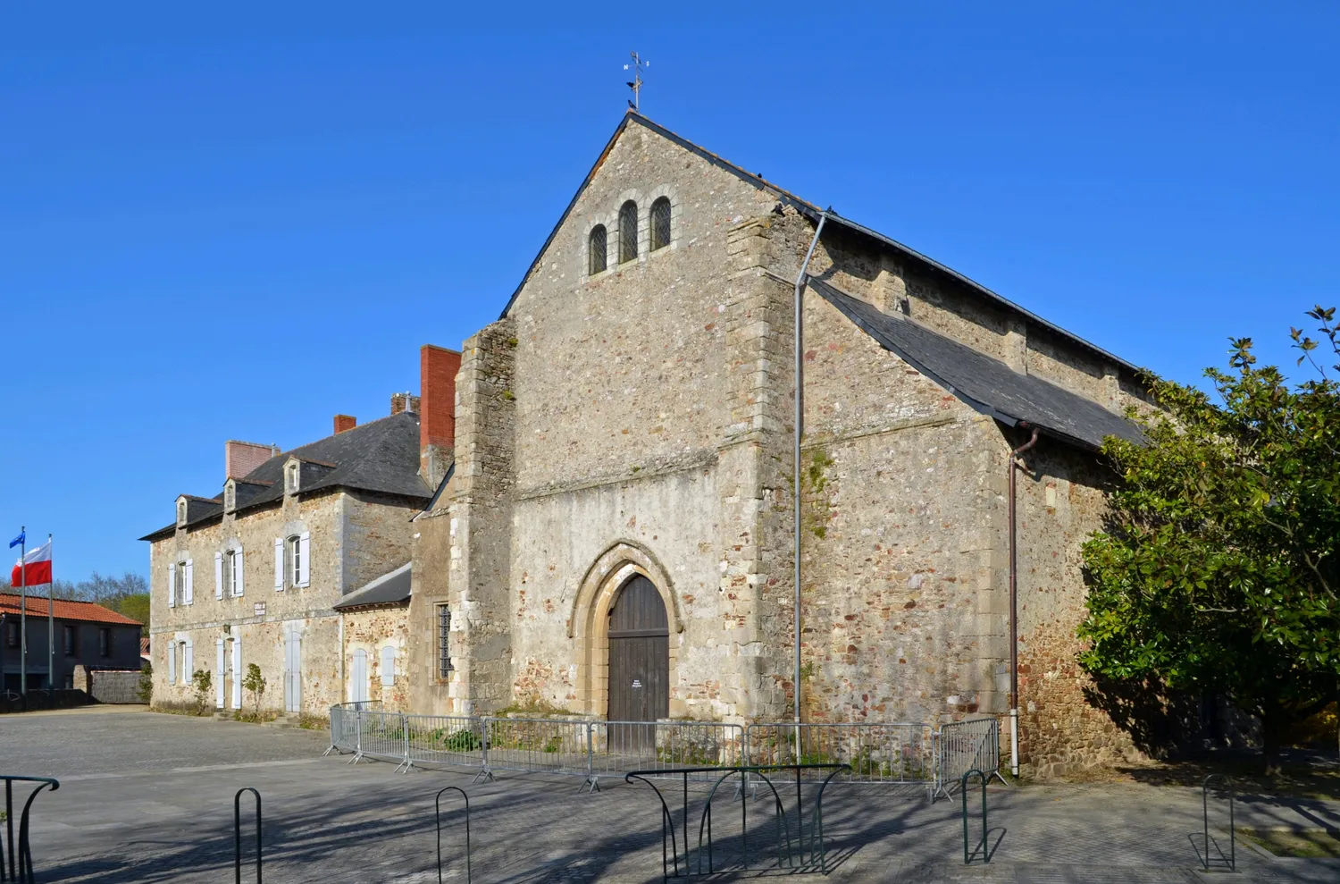 Image qui illustre: Site De L'abbatiale - Deas à Saint-Philbert-de-Grand-Lieu - 0