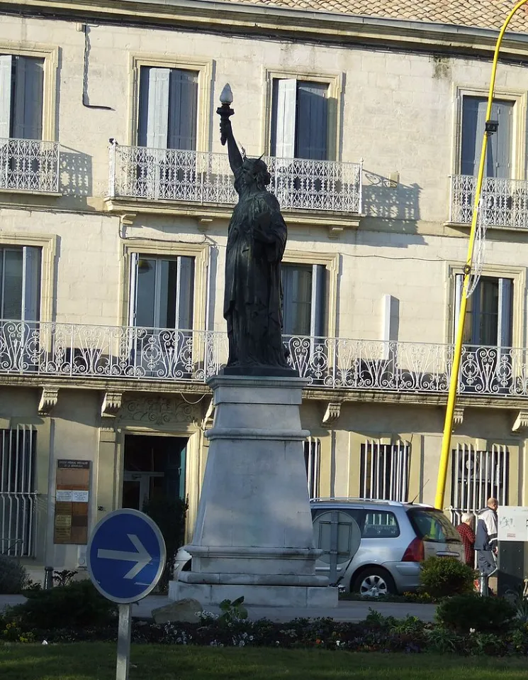 Image qui illustre: Une mini statue de la liberté  à Lunel - 0