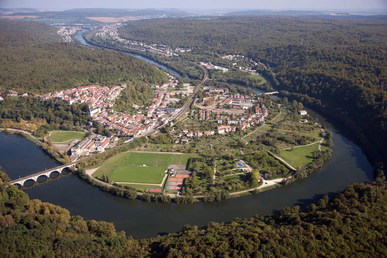 Image qui illustre: La Boucle de la Moselle à Liverdun - 1