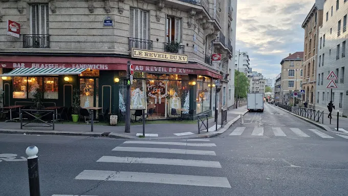 Image qui illustre: Au Réveil du XVe à Paris - 0