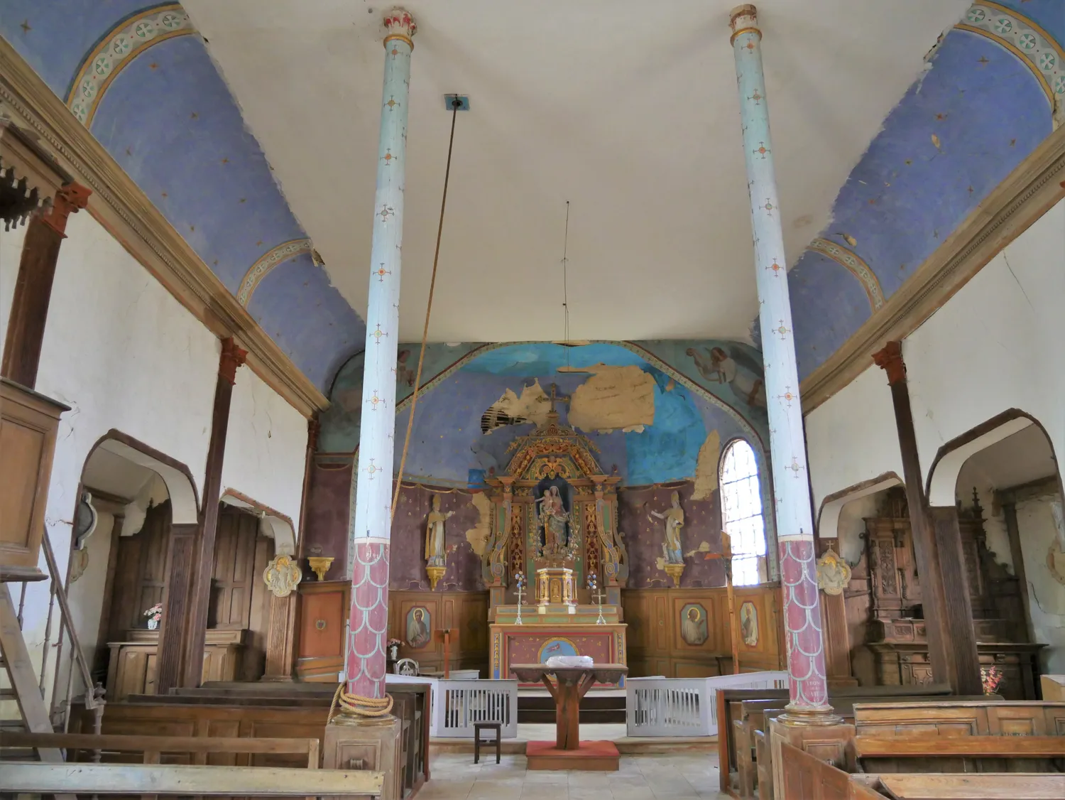 Image qui illustre: Eglise Saint-léger De Saint-léger-sous-margerie à Saint-Léger-sous-Margerie - 1