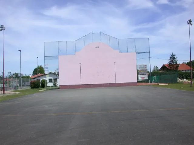 Image qui illustre: Fronton de Parentis-en-Born