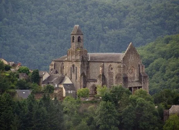 Image qui illustre: Eglise Saint Jean L'evangéliste
