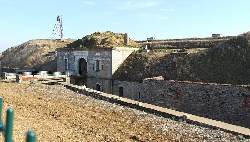 Image qui illustre: Fort de Beauregard à Besançon - 1