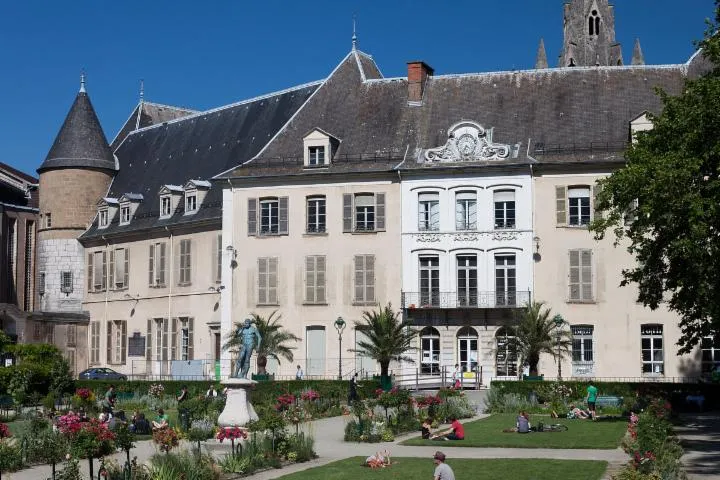 Image qui illustre: Hôtel de Lesiguières
