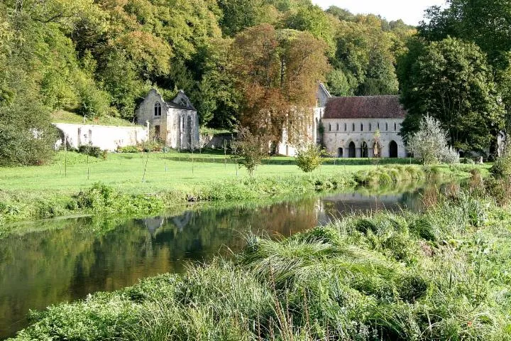Image qui illustre: Abbaye Notre-Dame de Fontaine-Guérard