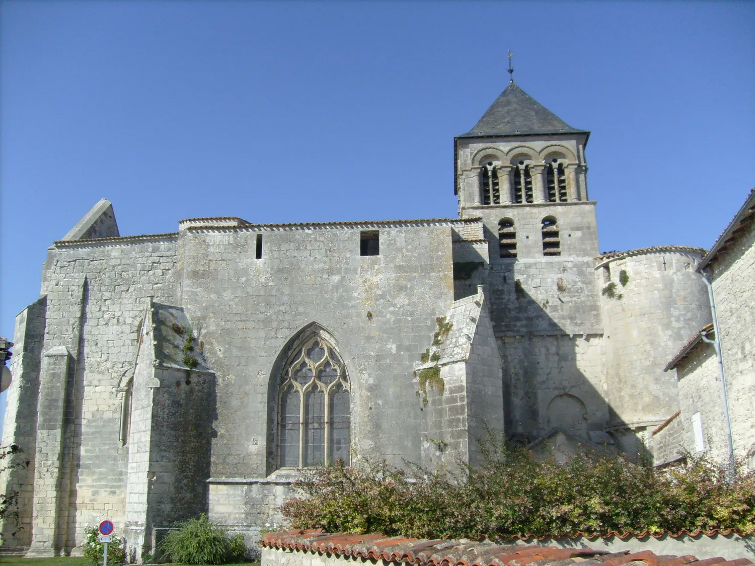 Image qui illustre: Eglise Saint-Pierre de Chaniers à Chaniers - 1