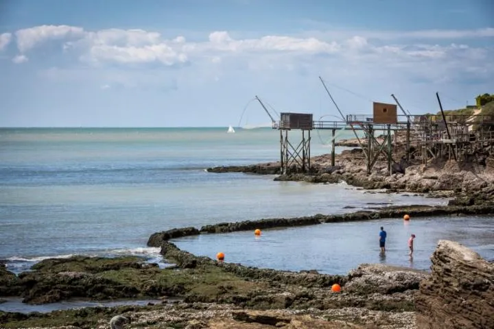 Image qui illustre: Plage De La Source