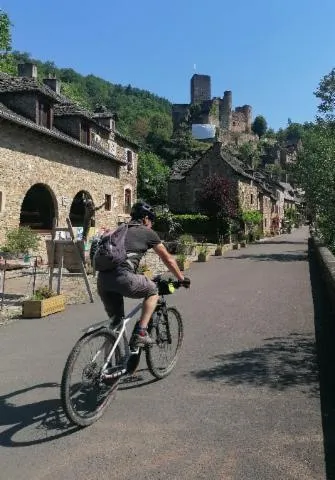 Image qui illustre: Circuit vélo routes de la vallée de l'Aveyron