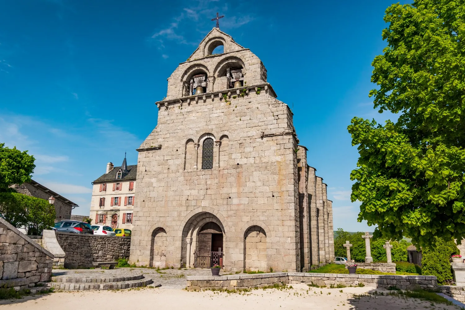 Image qui illustre: Eglise Saint-caprais - Prunieres à Prunières - 2