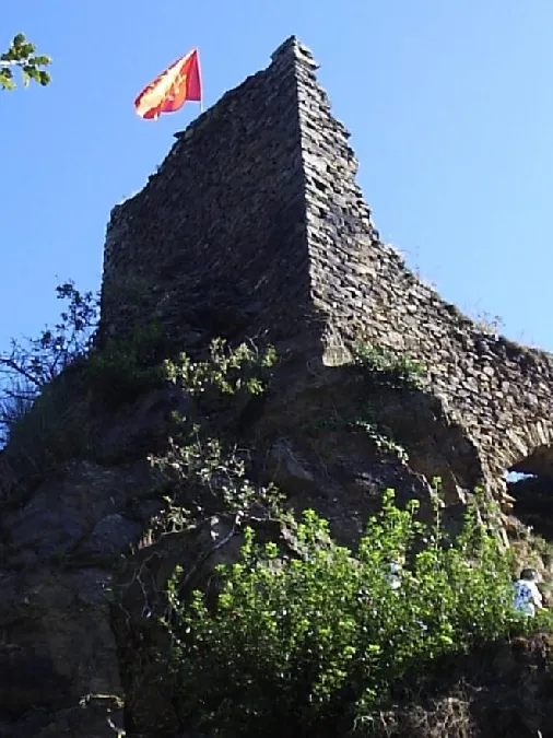 Image qui illustre: Vestiges Du Château De Peyroles à La Salvetat-Peyralès - 0