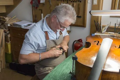 Image qui illustre: Visite D'un Atelier De Luthier Jean Pierre Voinson à Mirecourt - 0