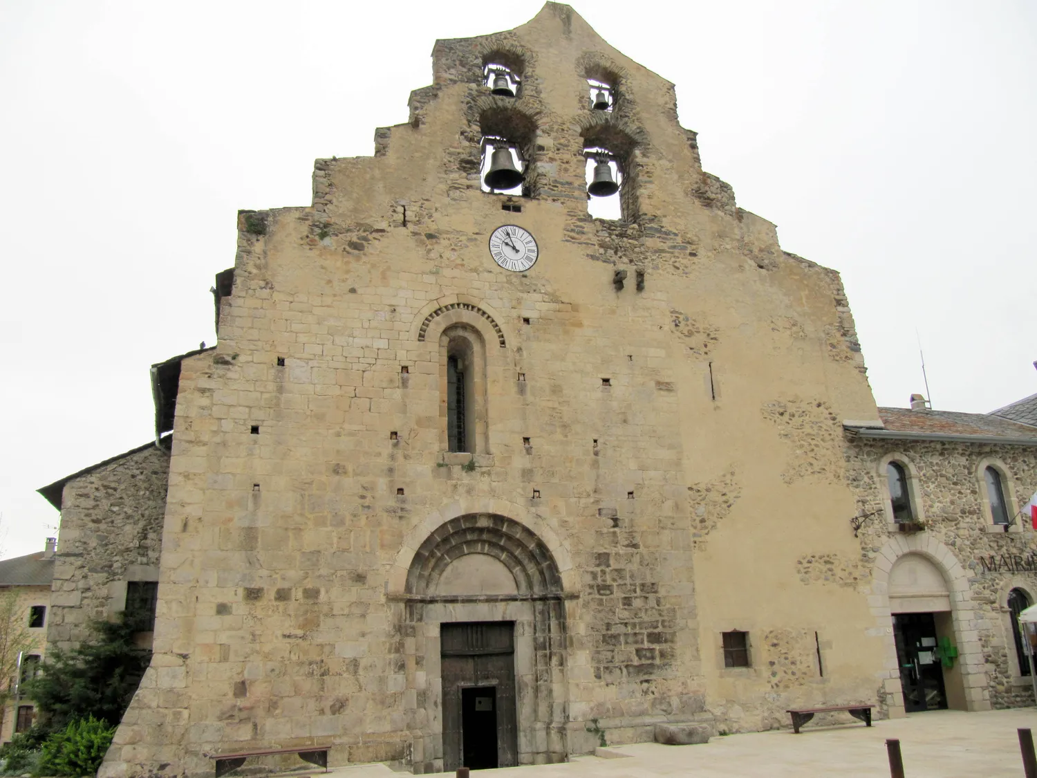 Image qui illustre: Eglise Sainte Nativite Notre Dame De Formigueres à Formiguères - 0