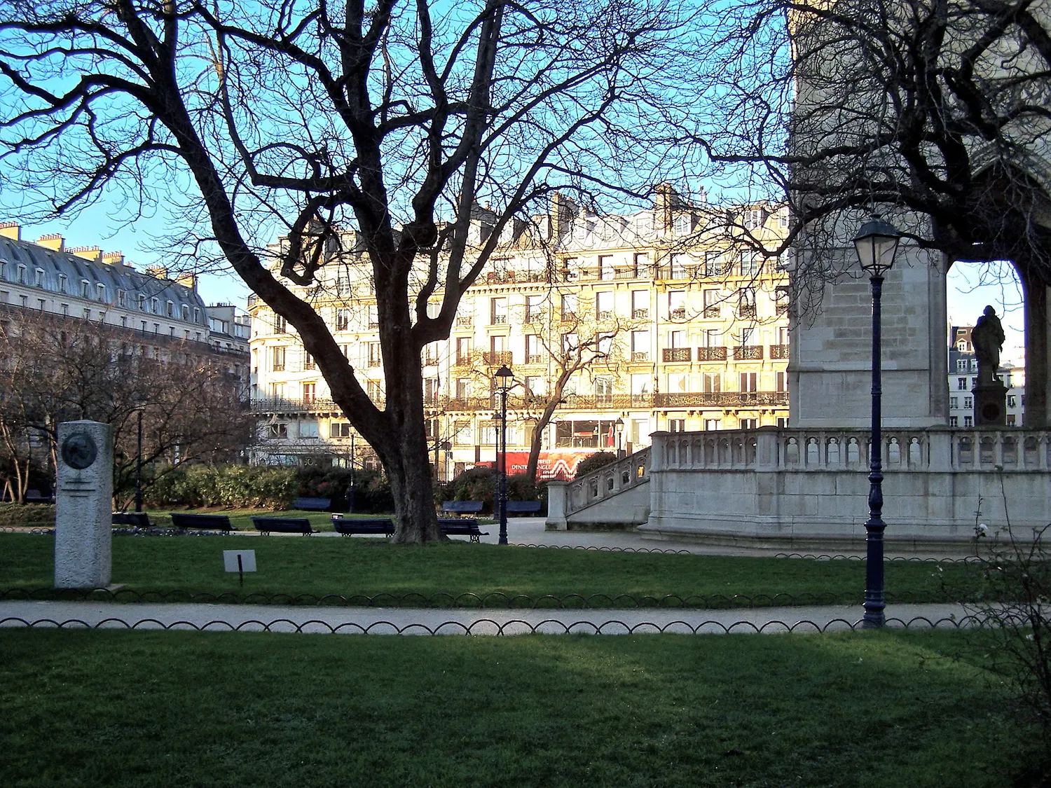 Image qui illustre: Square de la Tour Saint-Jacques à Paris - 1