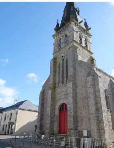 Image qui illustre: Église De La Sainte-trinité De La Paquelais