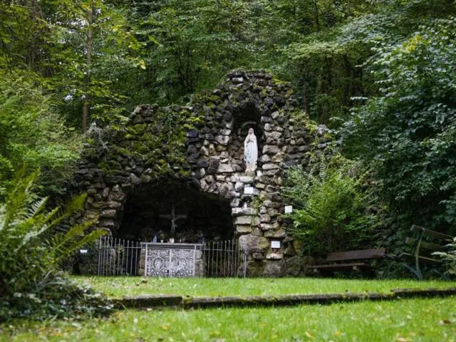 Image qui illustre: Grotte À La Vierge