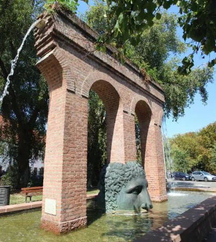 Image qui illustre: La Fontaine de Janus