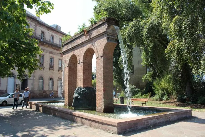 Image qui illustre: La Fontaine de Janus