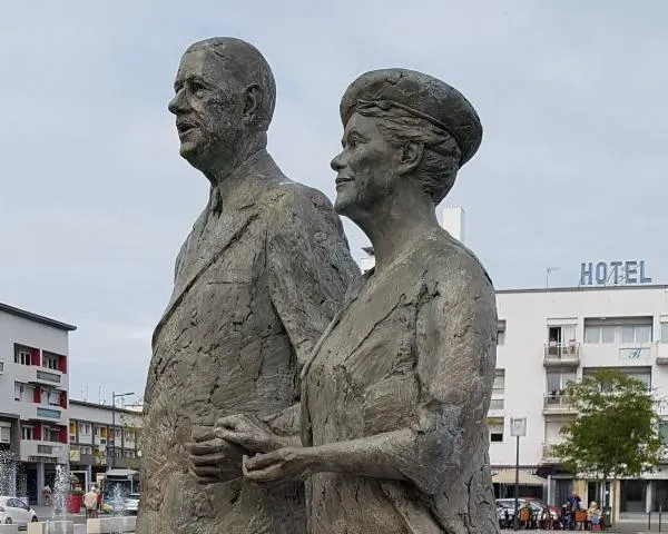 Image qui illustre: Monument Yvonne et Charles De Gaulle