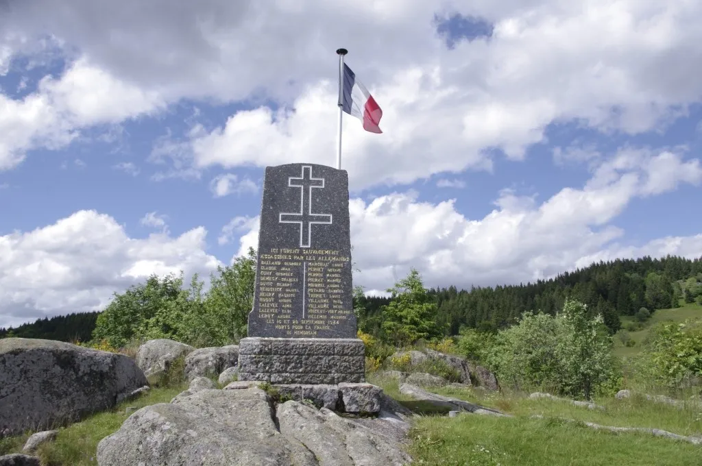 Image qui illustre: Monument De La Tête De Chemeneau à La Bresse - 0
