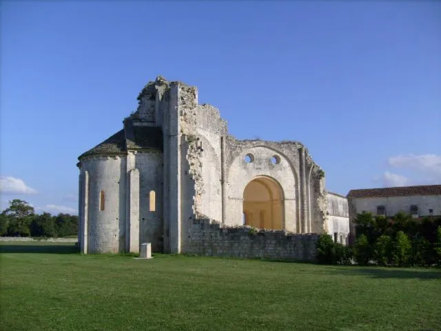 Image qui illustre: Abbaye De Trizay
