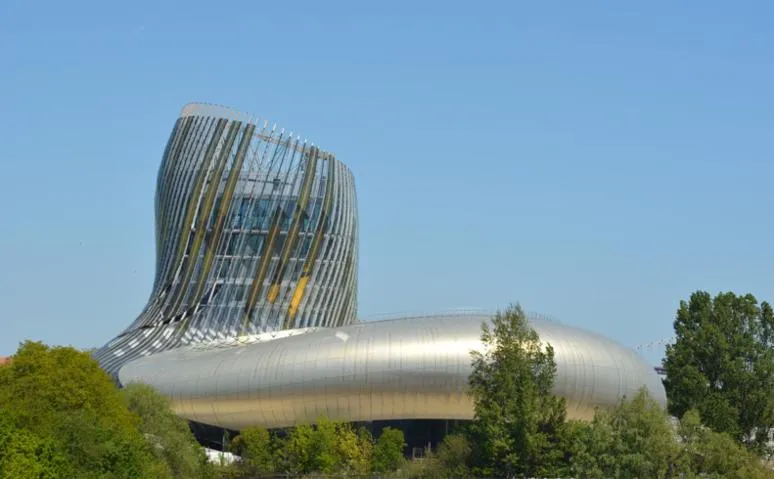 Image qui illustre: Auditorium Thomas Jefferson à La Cité du Vin à Bordeaux