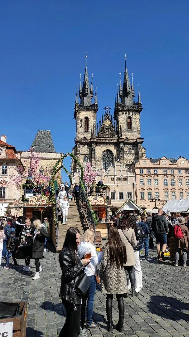 Image qui illustre: Place de la vieille ville de Prague