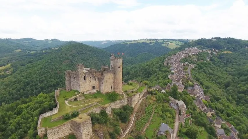 Image qui illustre: Forteresse Royale De Najac