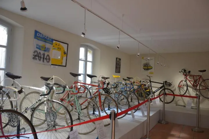 Image qui illustre: Musée Comtadin Du Cycle
