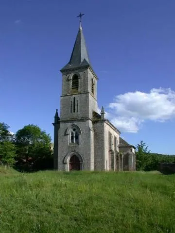 Image qui illustre: Suivez le guide à l'église de Villevayre !