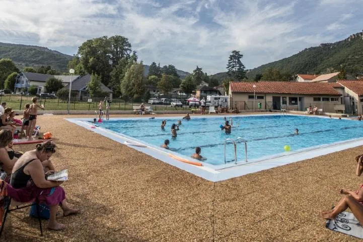 Image qui illustre: Piscine De Nant