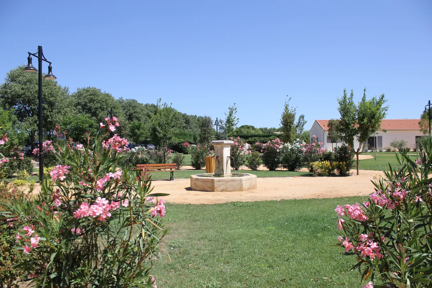 Image qui illustre: Parc Des Poètes à Eyragues - 1