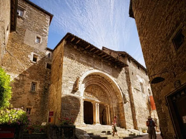 Image qui illustre: Eglise Saint-pierre