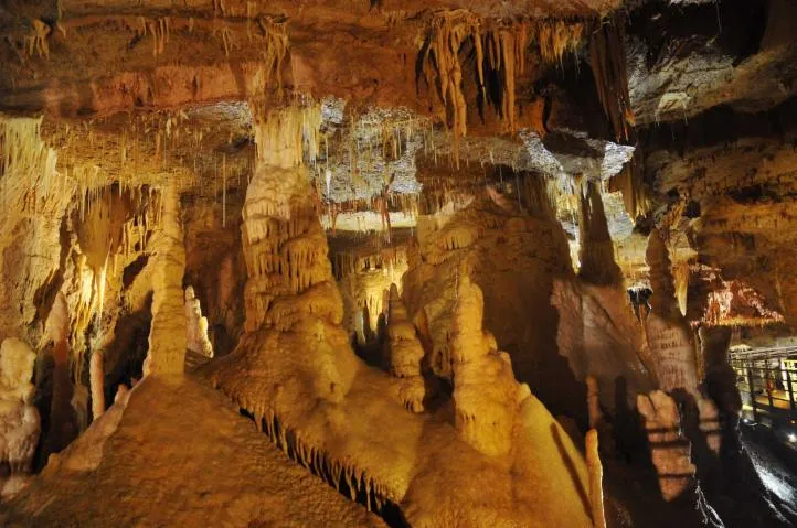 Image qui illustre: Grotte de Tourtoirac