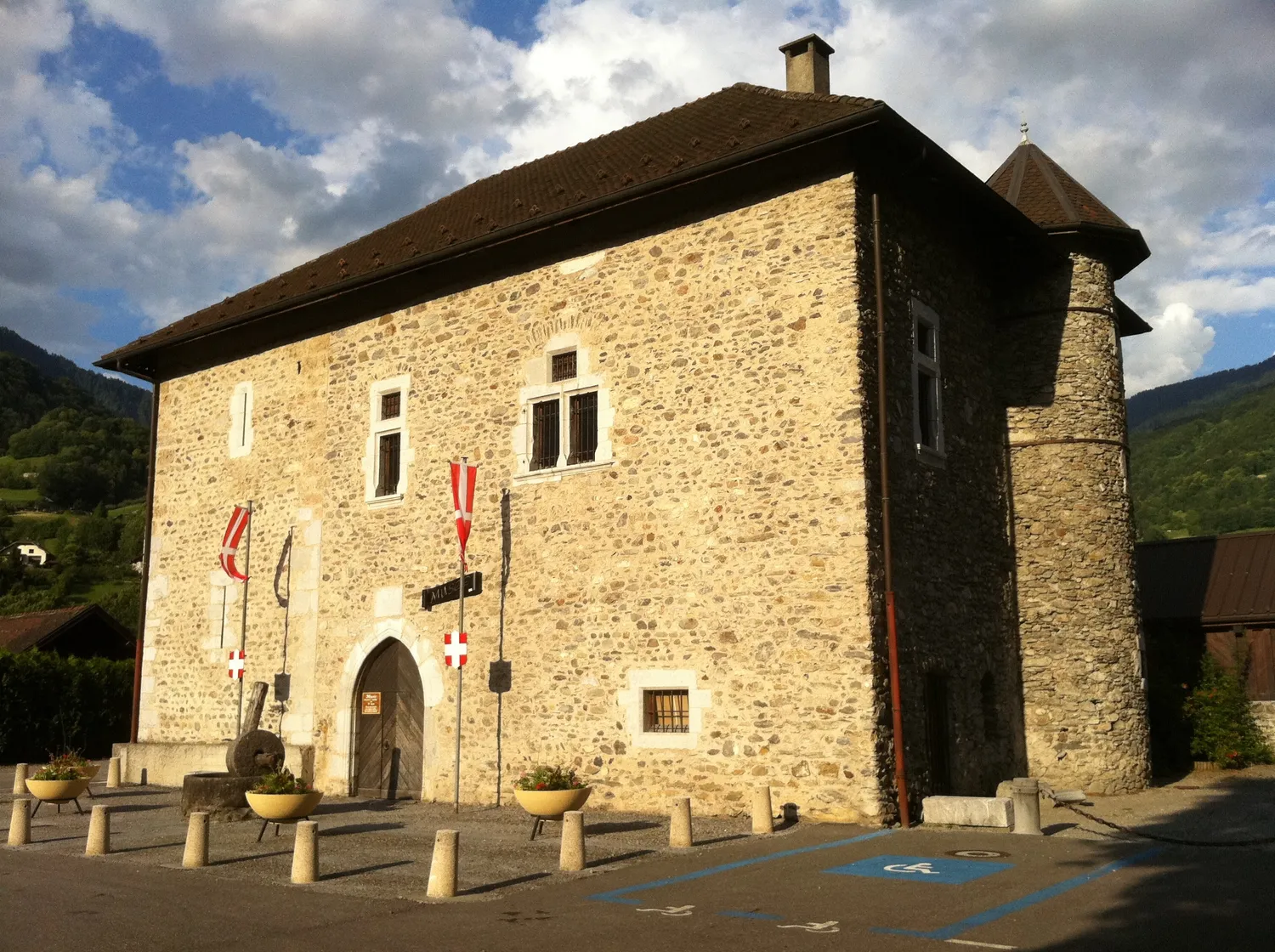 Image qui illustre: Visite guidée sur l'architecture du Château du Crestcherel à Ugine - 0