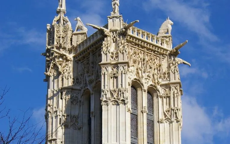 Image qui illustre: Venez découvrir Paris depuis le haut de la tour Saint-Jacques !