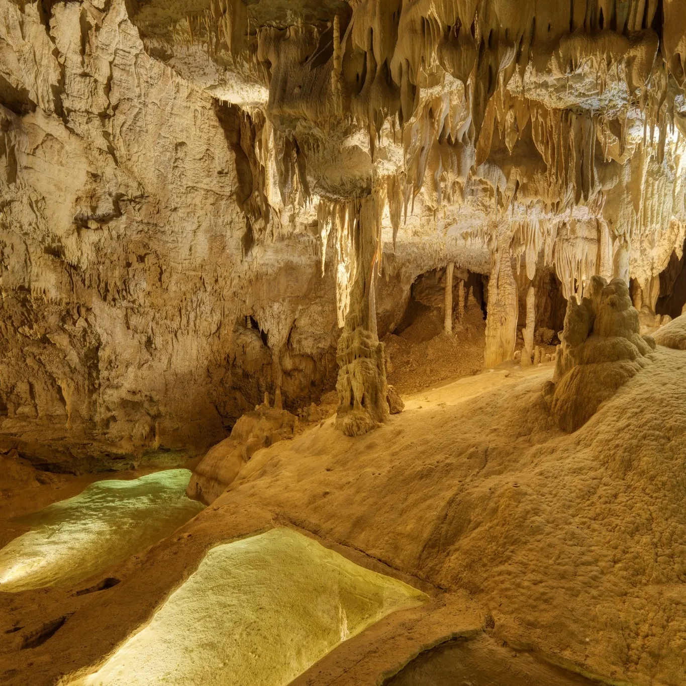 Image qui illustre: Grottes Des Moidons à Molain - 0