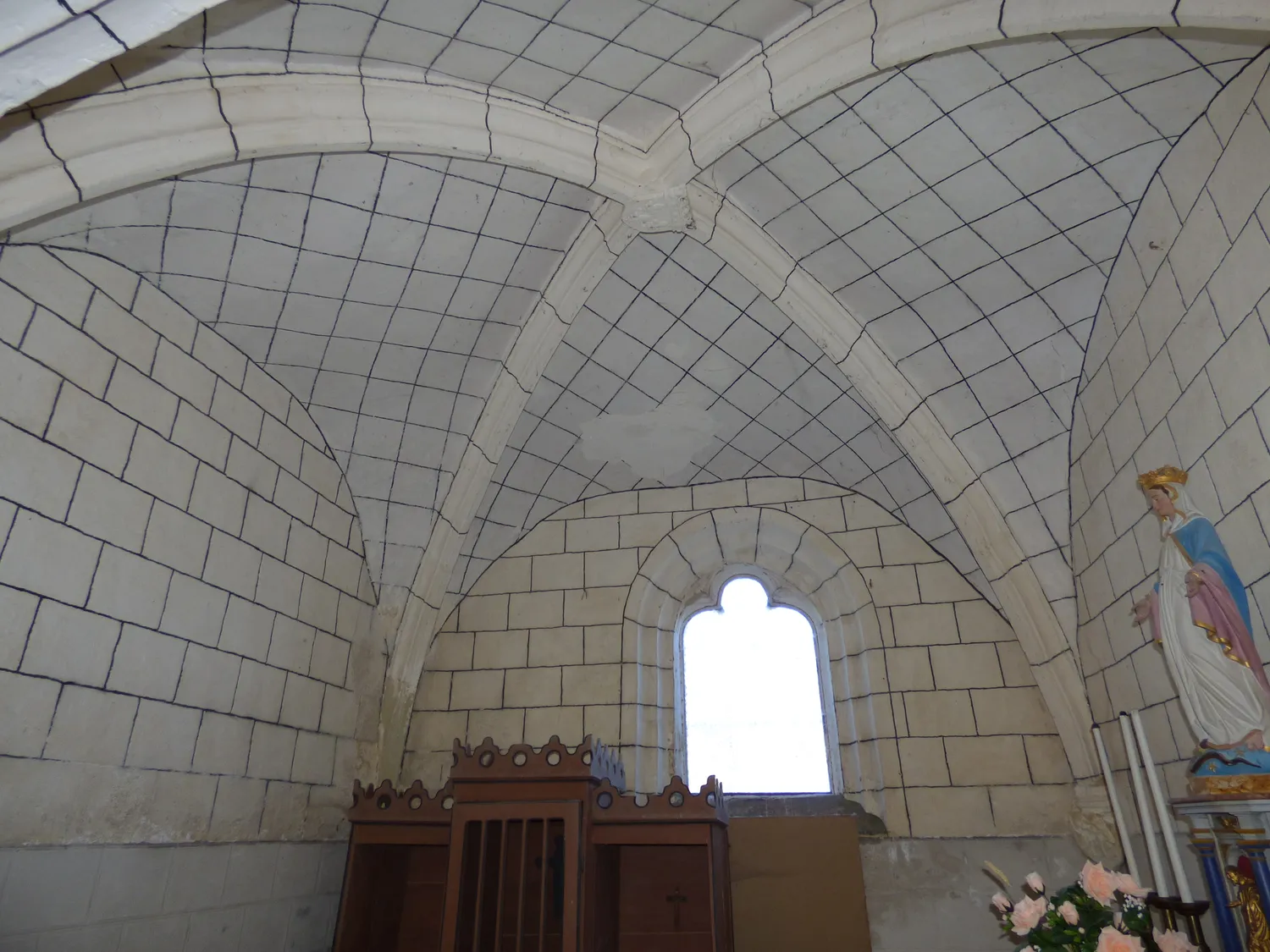 Image qui illustre: Eglise Saint-pierre à Saint-Pierre-de-Jards - 1